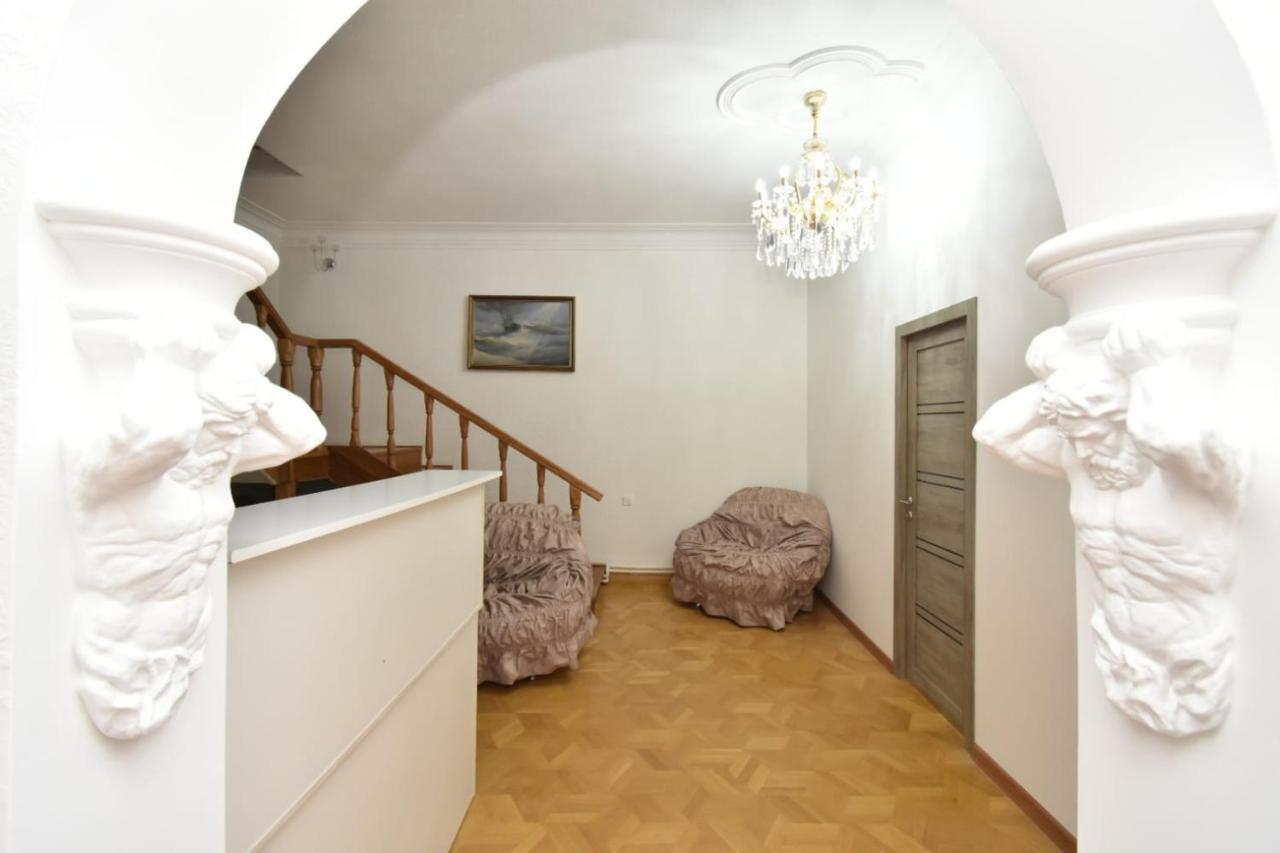 Guesthouses Opera เยเรวาน ภายนอก รูปภาพ