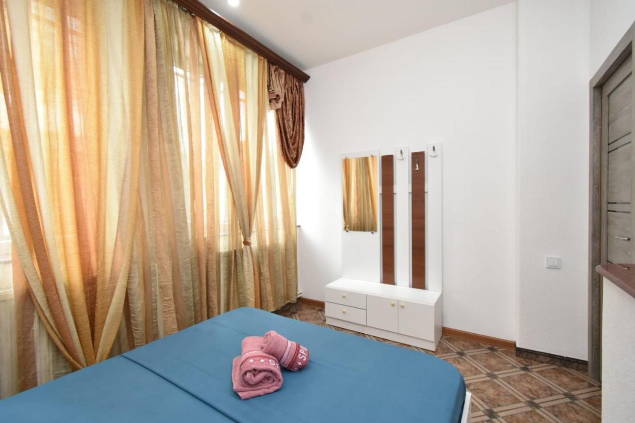 Guesthouses Opera เยเรวาน ภายนอก รูปภาพ