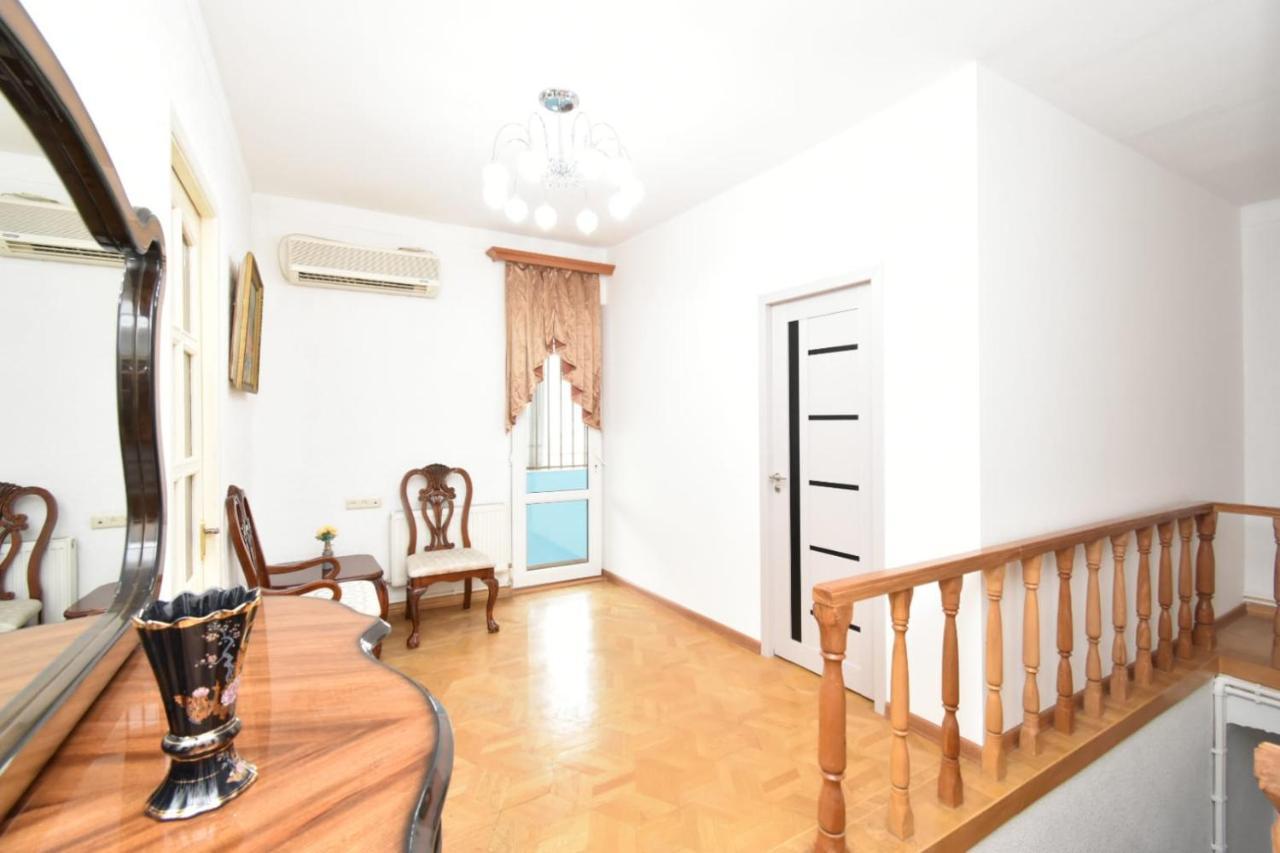 Guesthouses Opera เยเรวาน ภายนอก รูปภาพ
