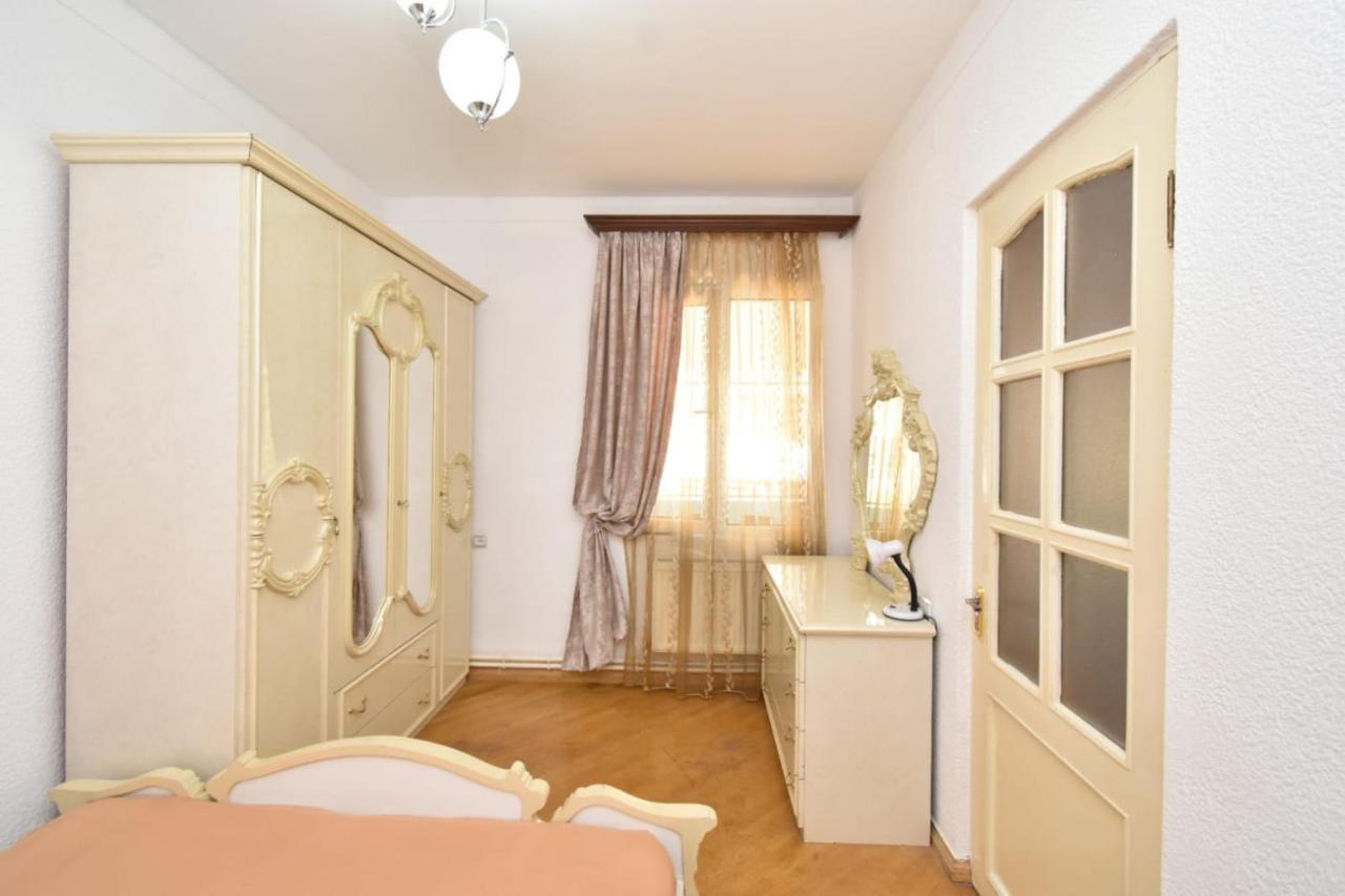 Guesthouses Opera เยเรวาน ภายนอก รูปภาพ