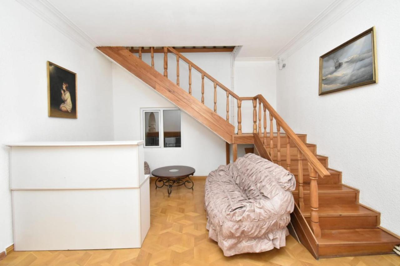 Guesthouses Opera เยเรวาน ภายนอก รูปภาพ