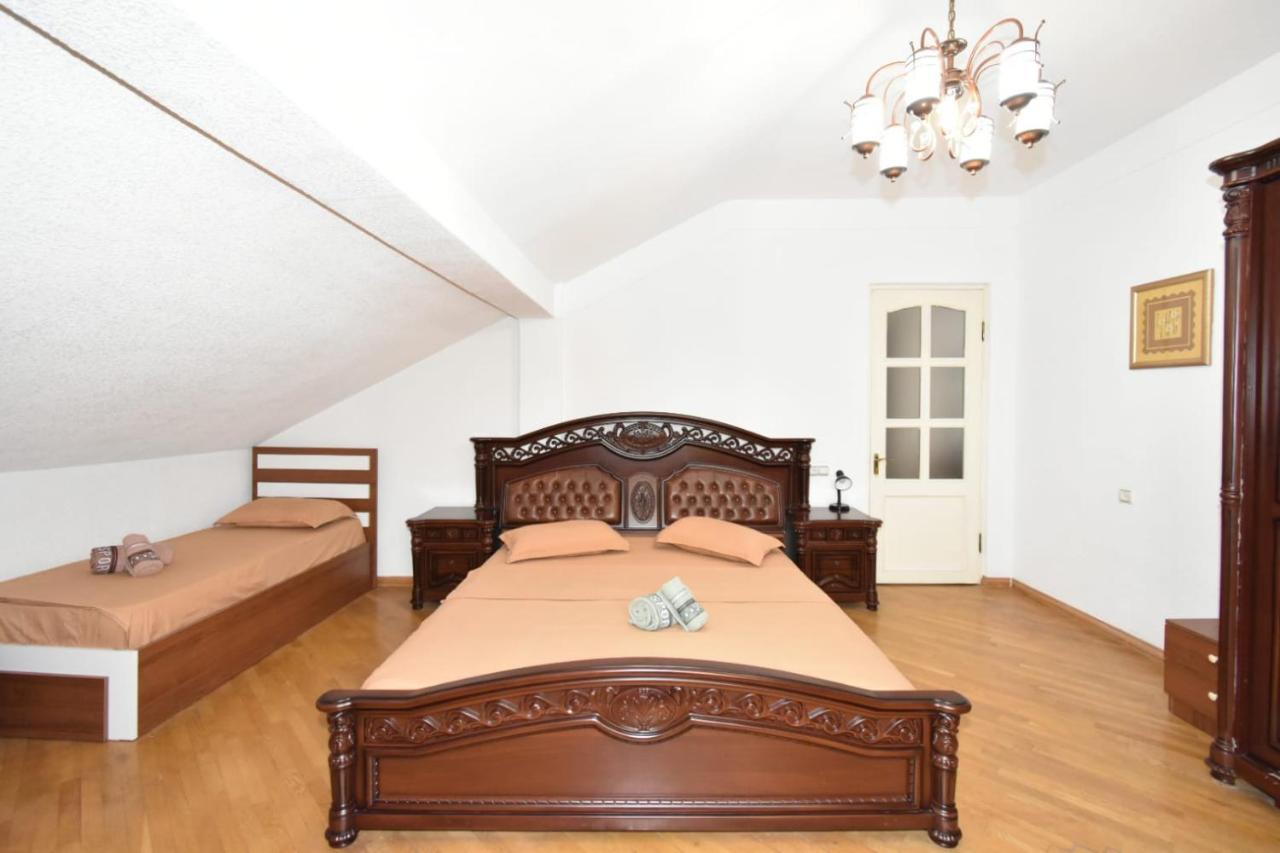 Guesthouses Opera เยเรวาน ภายนอก รูปภาพ