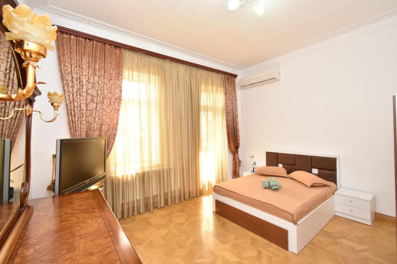 Guesthouses Opera เยเรวาน ภายนอก รูปภาพ