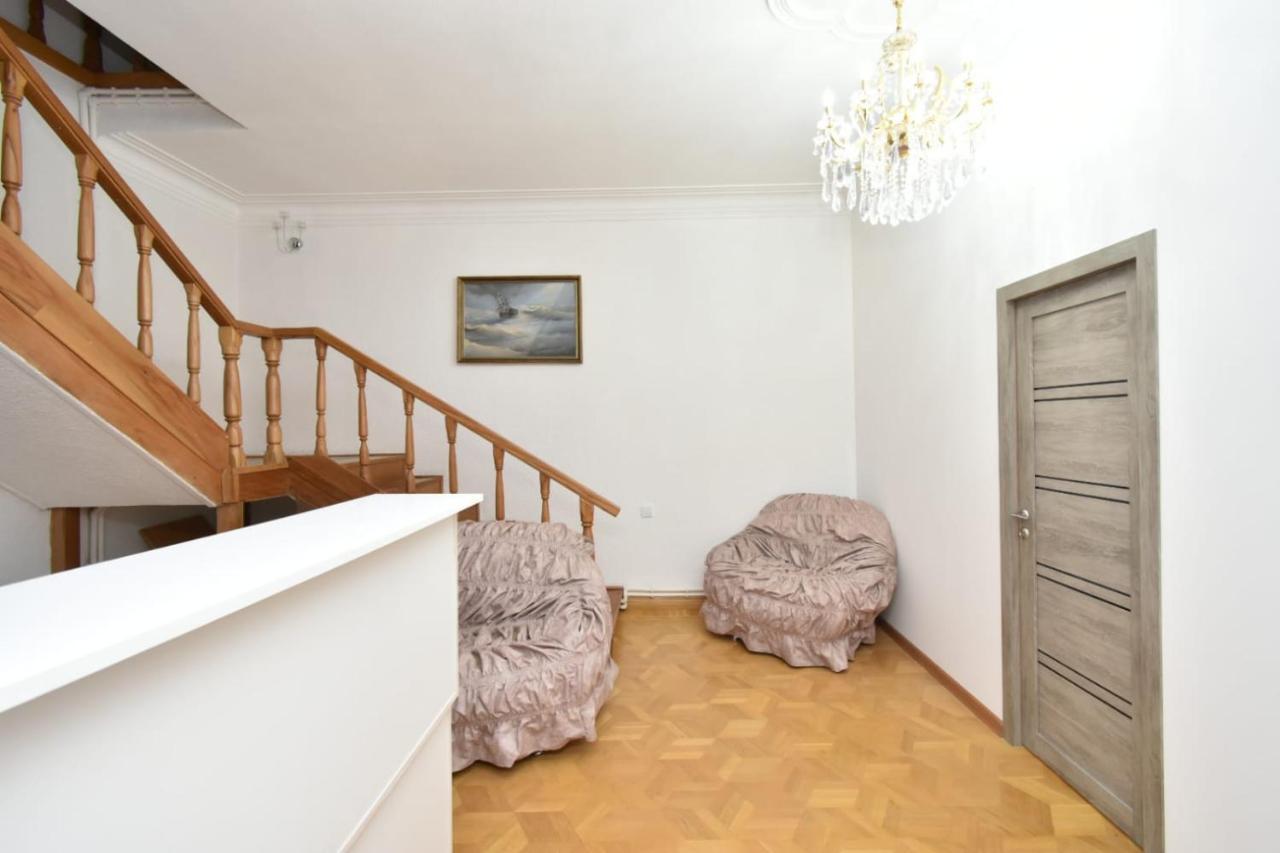 Guesthouses Opera เยเรวาน ภายนอก รูปภาพ