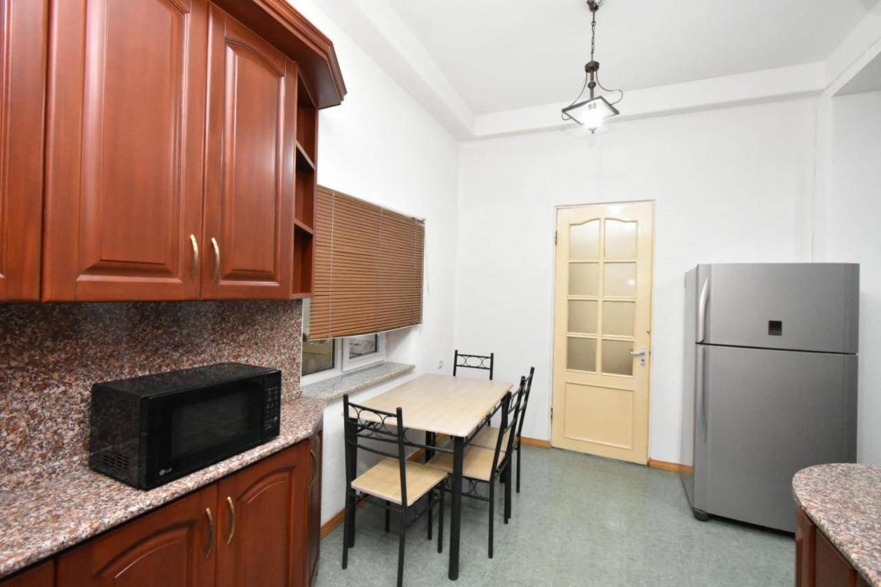 Guesthouses Opera เยเรวาน ภายนอก รูปภาพ