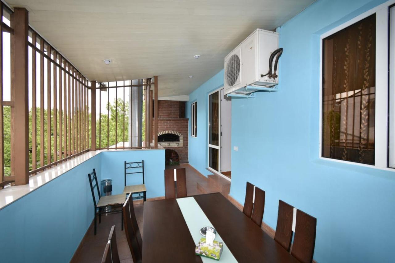Guesthouses Opera เยเรวาน ภายนอก รูปภาพ