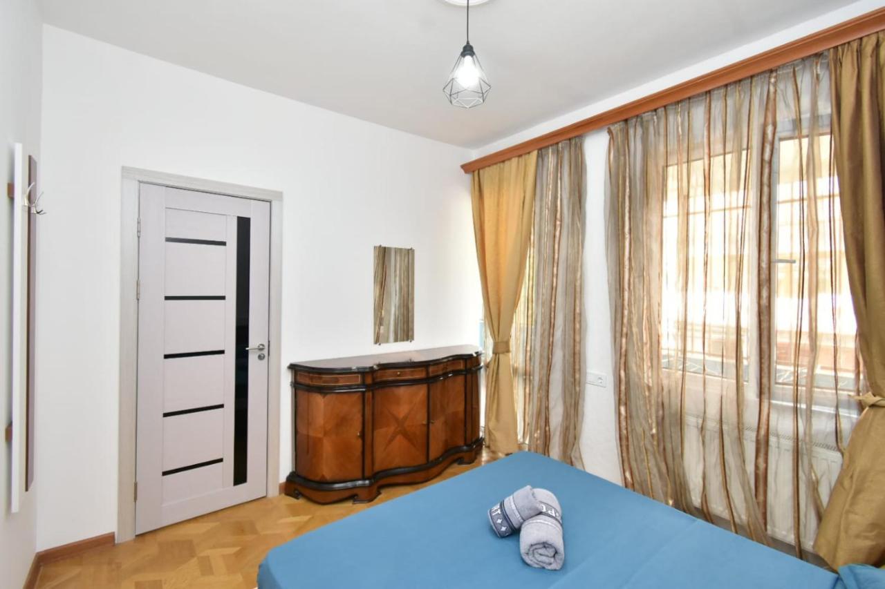 Guesthouses Opera เยเรวาน ภายนอก รูปภาพ